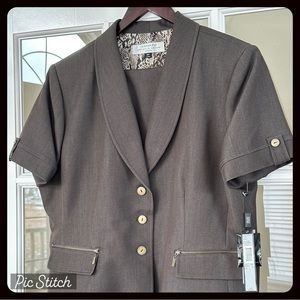 Tahari 2 Pc women’s brown suit NWT Jacket size 16 P and pants size 14 P